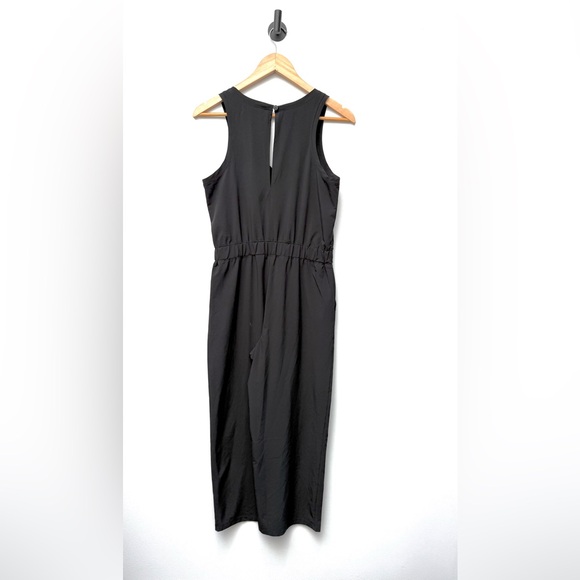 NWT Banana Republic Classic Black
V-Neck Sleeveless Cropped Jumpsuit XS - Picture 16 of 16